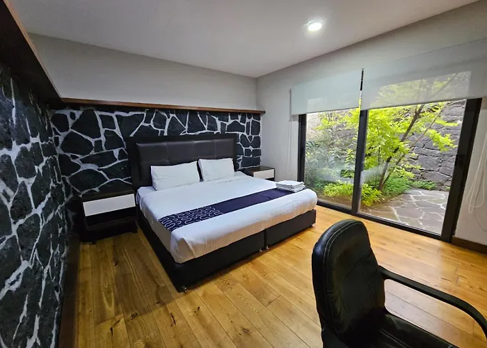Singular Socrates Hotel